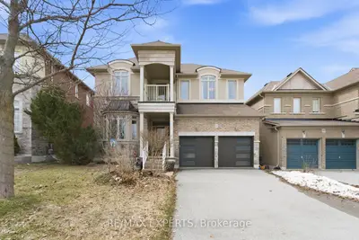 847 Memorial Circle, Newmarket, On L3x 0b3