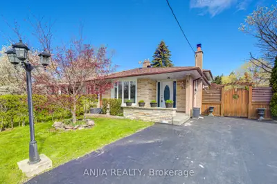 24 Friar Tuck Road, Markham, On L3p 1l9