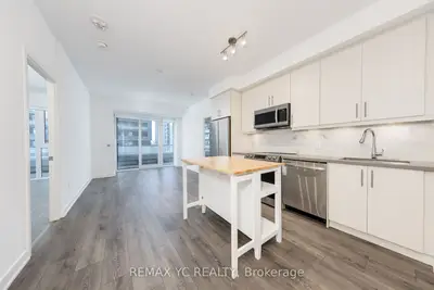 Condo Apartment in Richmond Hill