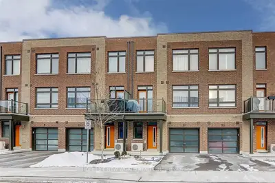 Att/Row/Townhouse in Vaughan