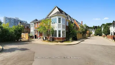 18 Clark Avenue W 154, Vaughan, On L4j 8h1