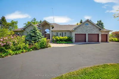 23 Fairbairn Gate, East Gwillimbury, On L0g 1r0