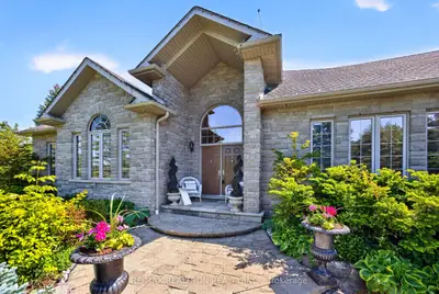 23 Fairbairn Gate, East Gwillimbury, On L0g 1r0