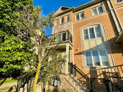Condo Townhouse in Markham