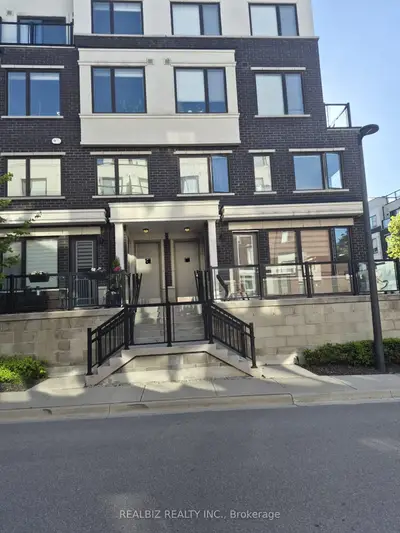 Condo Townhouse in Aurora