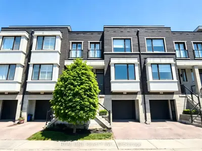 Att/Row/Townhouse in Richmond Hill