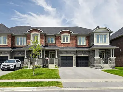 Att/Row/Townhouse in East Gwillimbury