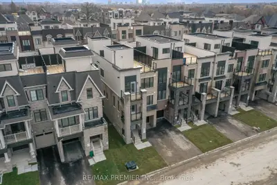 Att/Row/Townhouse in Markham