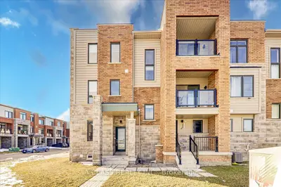 200 Vivant Street, Newmarket, On L3x 0k7