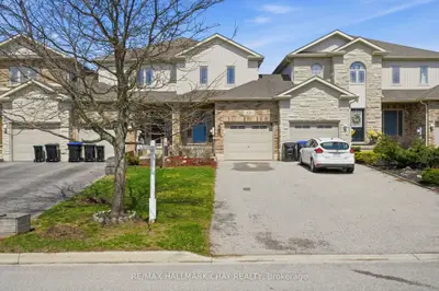 Att/Row/Townhouse in Essa