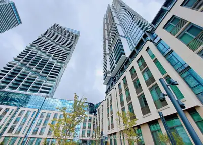 Common Element Condo in Vaughan