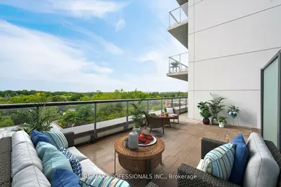 185 Deerfield Road 504, Newmarket, On L3y 0g7