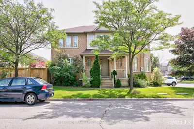 Att/Row/Townhouse in Richmond Hill
