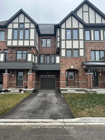 Att/Row/Townhouse in Richmond Hill