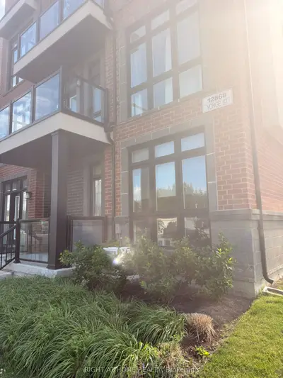 Condo Townhouse in Richmond Hill