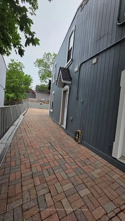 10 Centre Street, Markham, On L3p 2n8