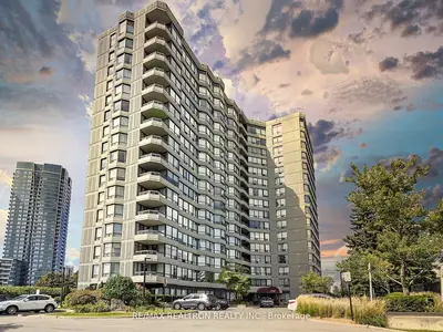 Condo Apartment in Vaughan