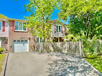 Att/Row/Townhouse in Richmond Hill