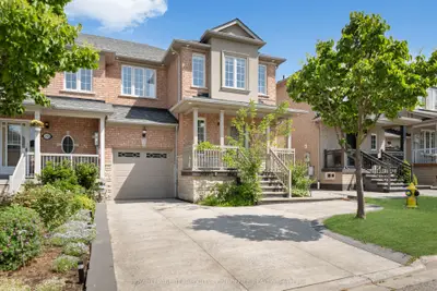 Att/Row/Townhouse in Vaughan