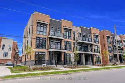 Condo Townhouse in Richmond Hill