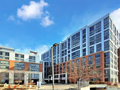 Leasehold Condo in Richmond Hill