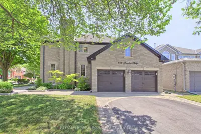 646 Brooker Ridge, Newmarket, On L3x 1v7