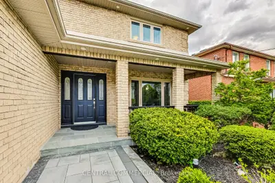 35 Mackay Drive, Richmond Hill, On L4c 6n9