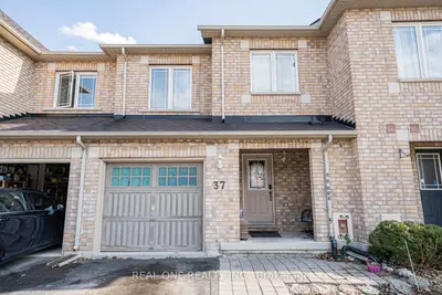 Att/Row/Townhouse in Aurora
