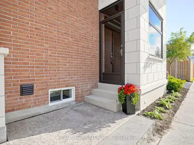 85 Causland Lane, Richmond Hill, On L4s 0g5