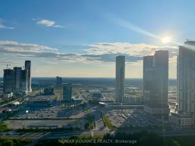 Condo Apartment in Vaughan