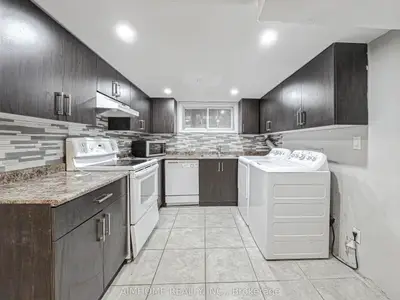 57 Gladman Avenue N Bsmt, Newmarket, On L3y 1w4