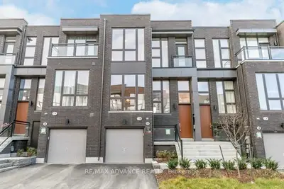 Att/Row/Townhouse in Vaughan