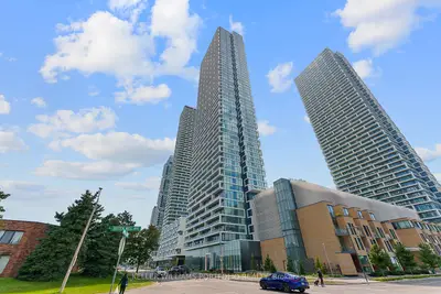 Condo Apartment in Vaughan