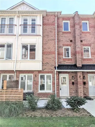 Condo Townhouse in Vaughan