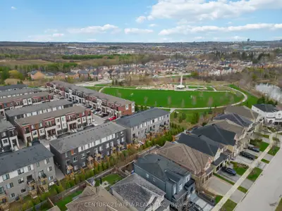 Att/Row/Townhouse in Vaughan