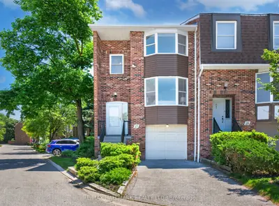 Condo Townhouse in Markham