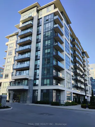 Common Element Condo in Richmond Hill