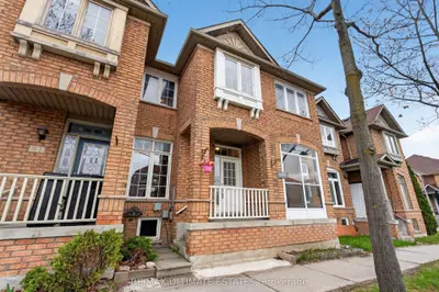 Att/Row/Townhouse in Markham