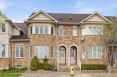 Att/Row/Townhouse in Markham