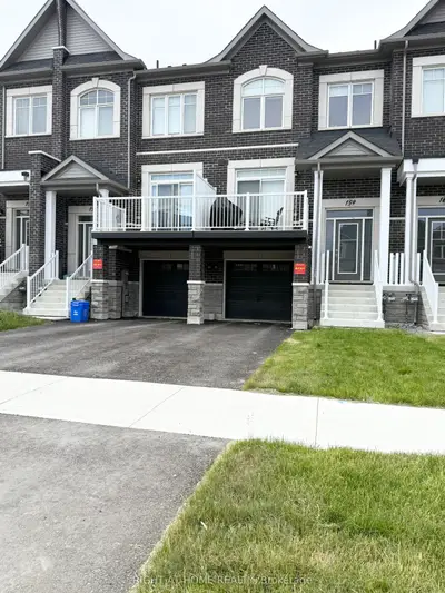 Att/Row/Townhouse in Richmond Hill