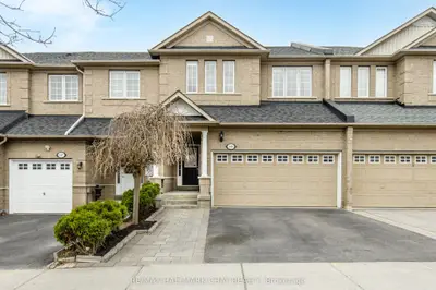 Att/Row/Townhouse in Aurora