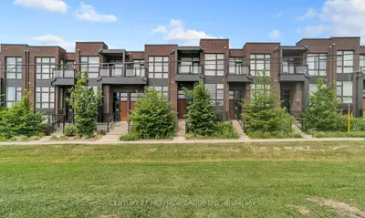 Att/Row/Townhouse in Vaughan