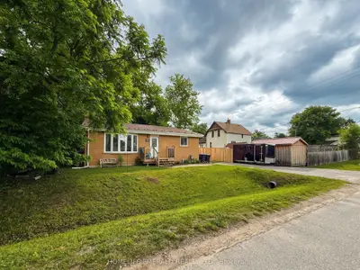 Detached in Essa