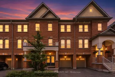 Att/Row/Townhouse in Vaughan