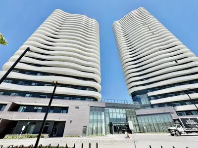Condo Apartment in Vaughan