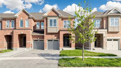 Att/Row/Townhouse in Aurora