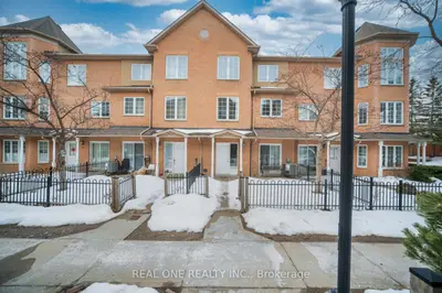 Condo Townhouse in Markham