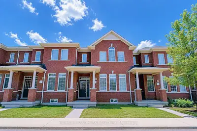 Att/Row/Townhouse in East Gwillimbury