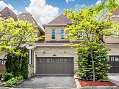 Att/Row/Townhouse in Richmond Hill