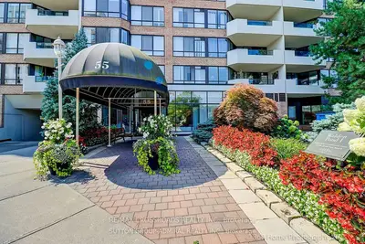 Condo Apartment in Markham